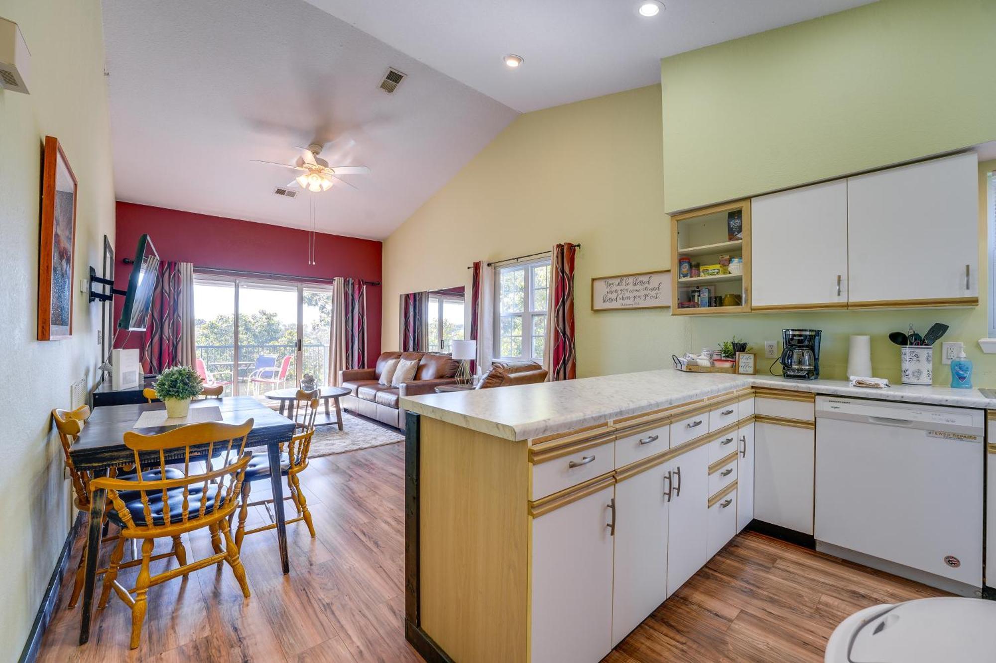 Vibrant Holiday Hills Resort Condo With Balcony Branson Eksteriør bilde